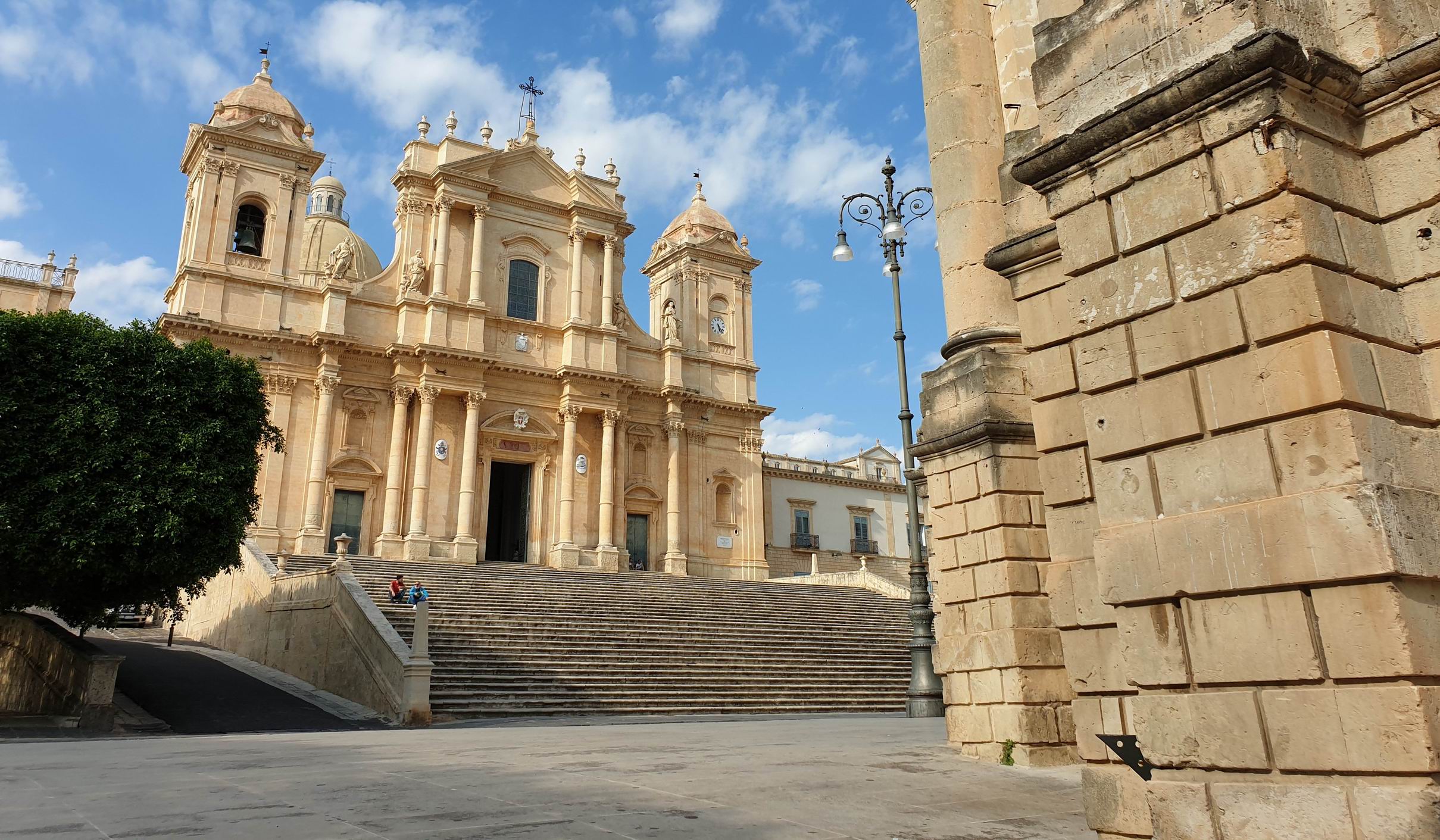 Private_Walking_Tour_Noto.jpg