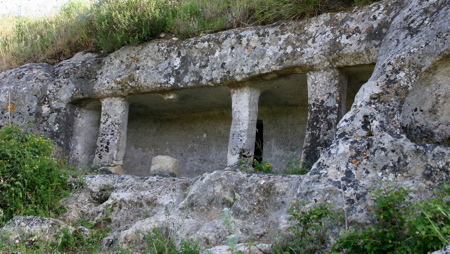 Archaeological_Trekking_Tour_Noto.JPG