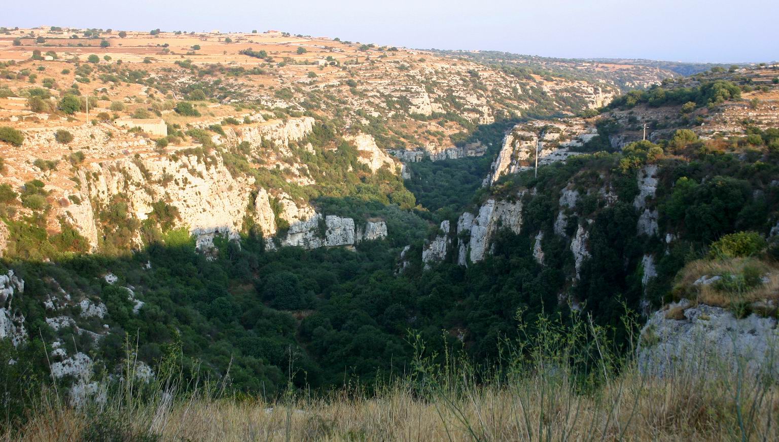 Cava_Ispica_Archaeological_Trekking.JPG