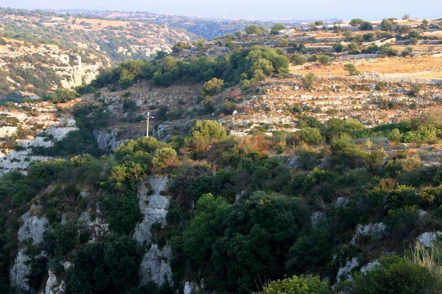 Cava_Ispica_Archaeological_Trekking.JPG