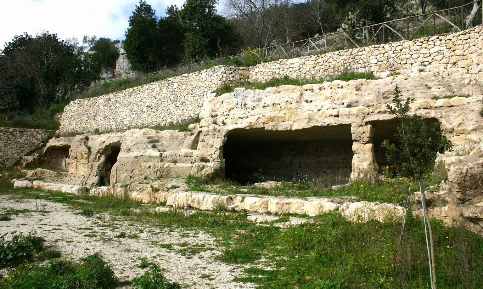 Cava_Ispica_Archaeological_Park_Tour.JPG