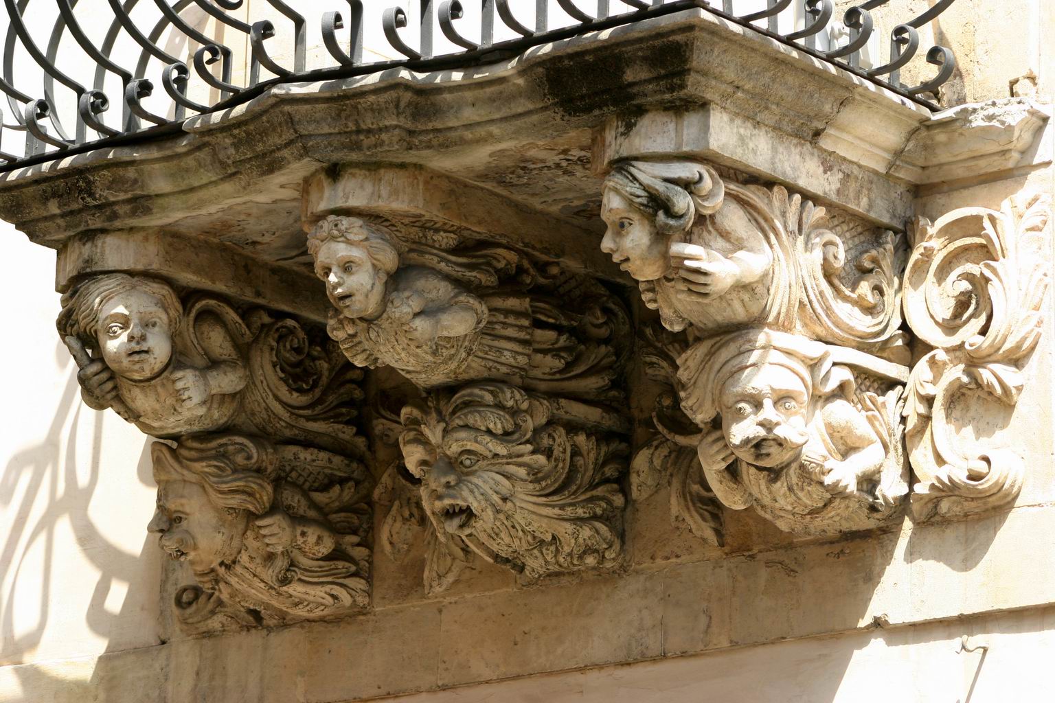 Baroque_Balconies_Ragusa.JPG