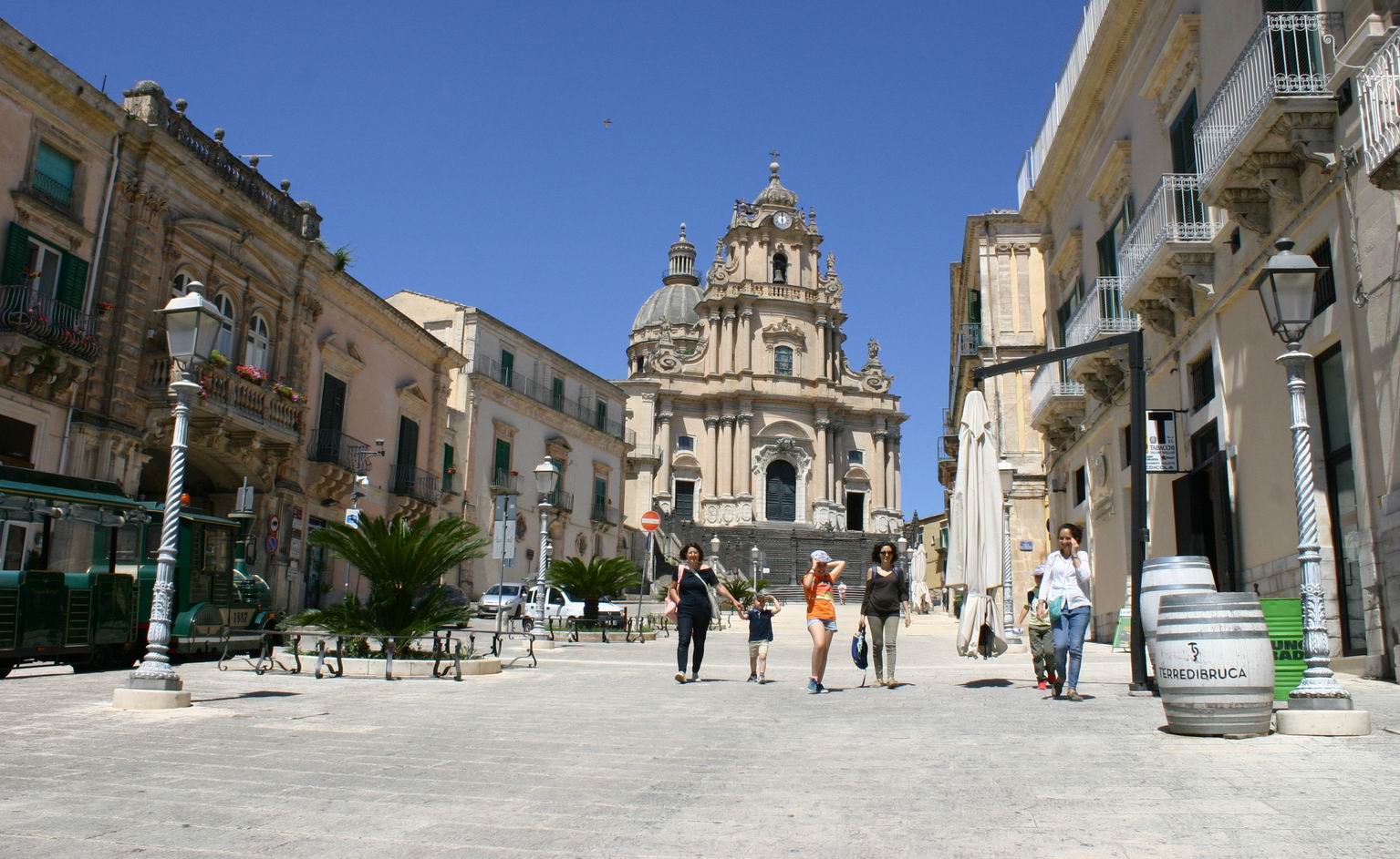 Piazza_Duomo_Ragusa.JPG