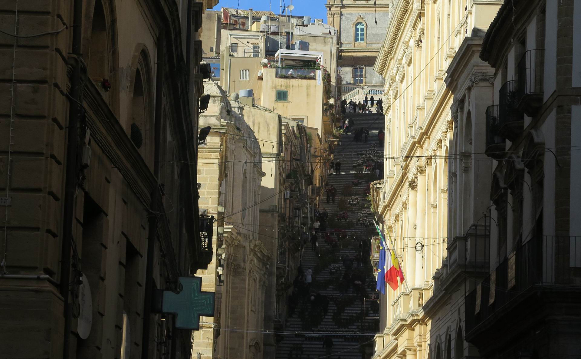 caltagirone-e-scalinata.jpg