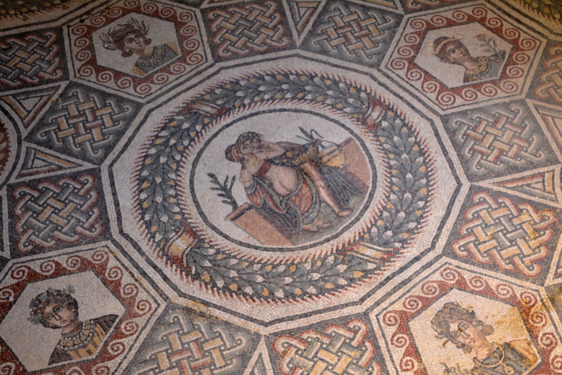 mosaics-in-Piazza-Armerina.jpg