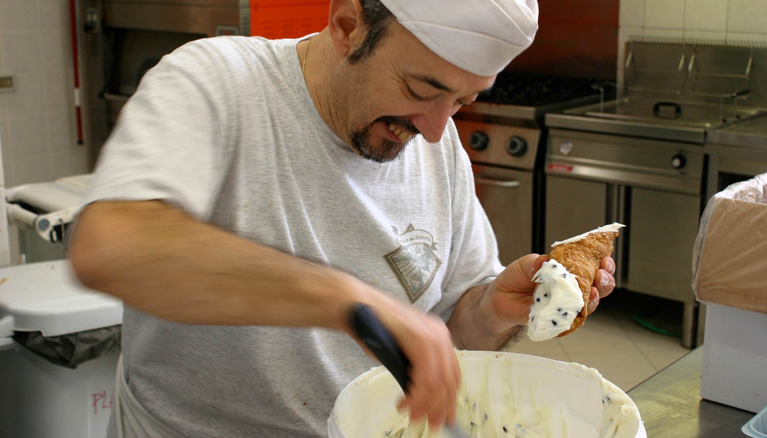 Cannolo_Making_Class_Palermo.JPG