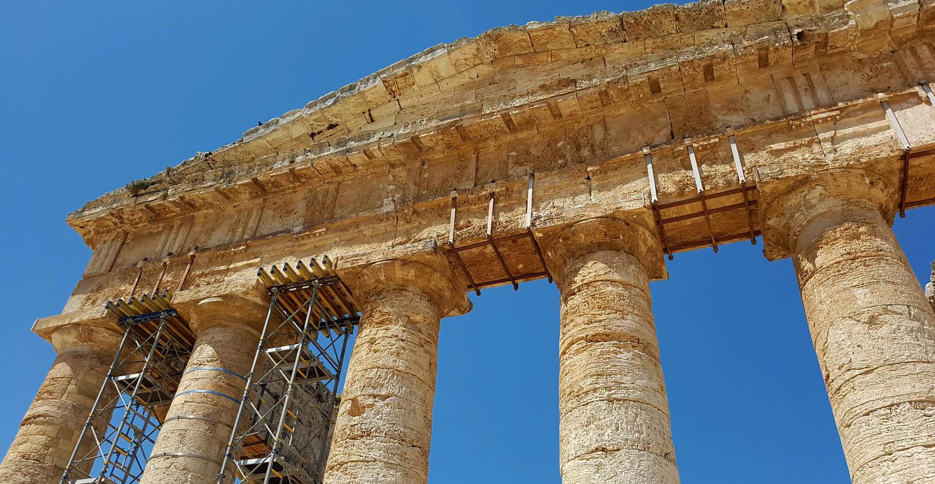 Segesta_Archaeological_tour.jpg