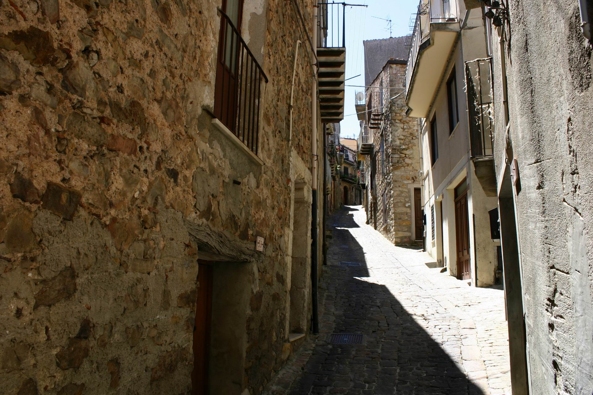 geraci-medieval-town-madonie.jpg