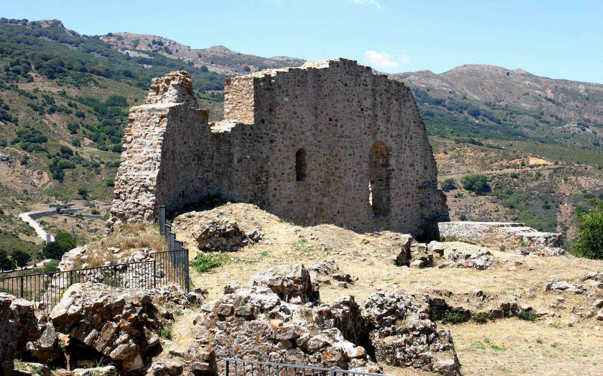 ruins-medieval-castle-geraci-siculo.jpg