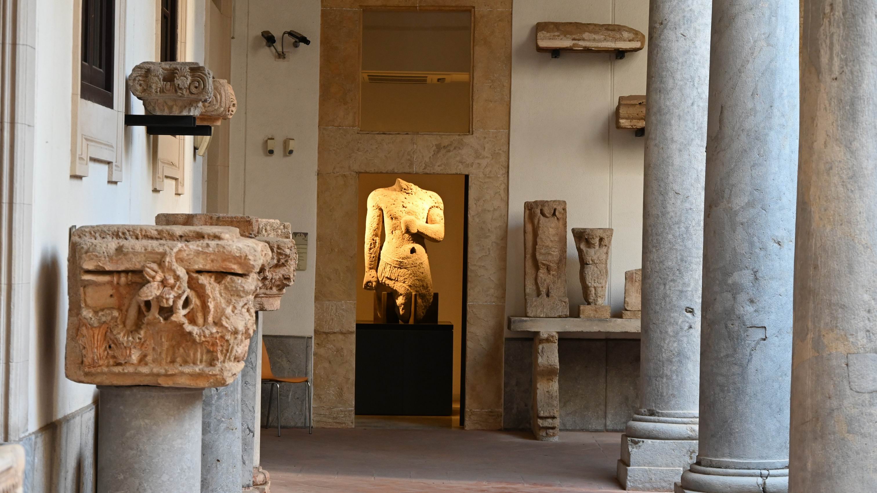 Private_Archaeological_Tour_of_Palermo_with_guide_archaelogist.JPG