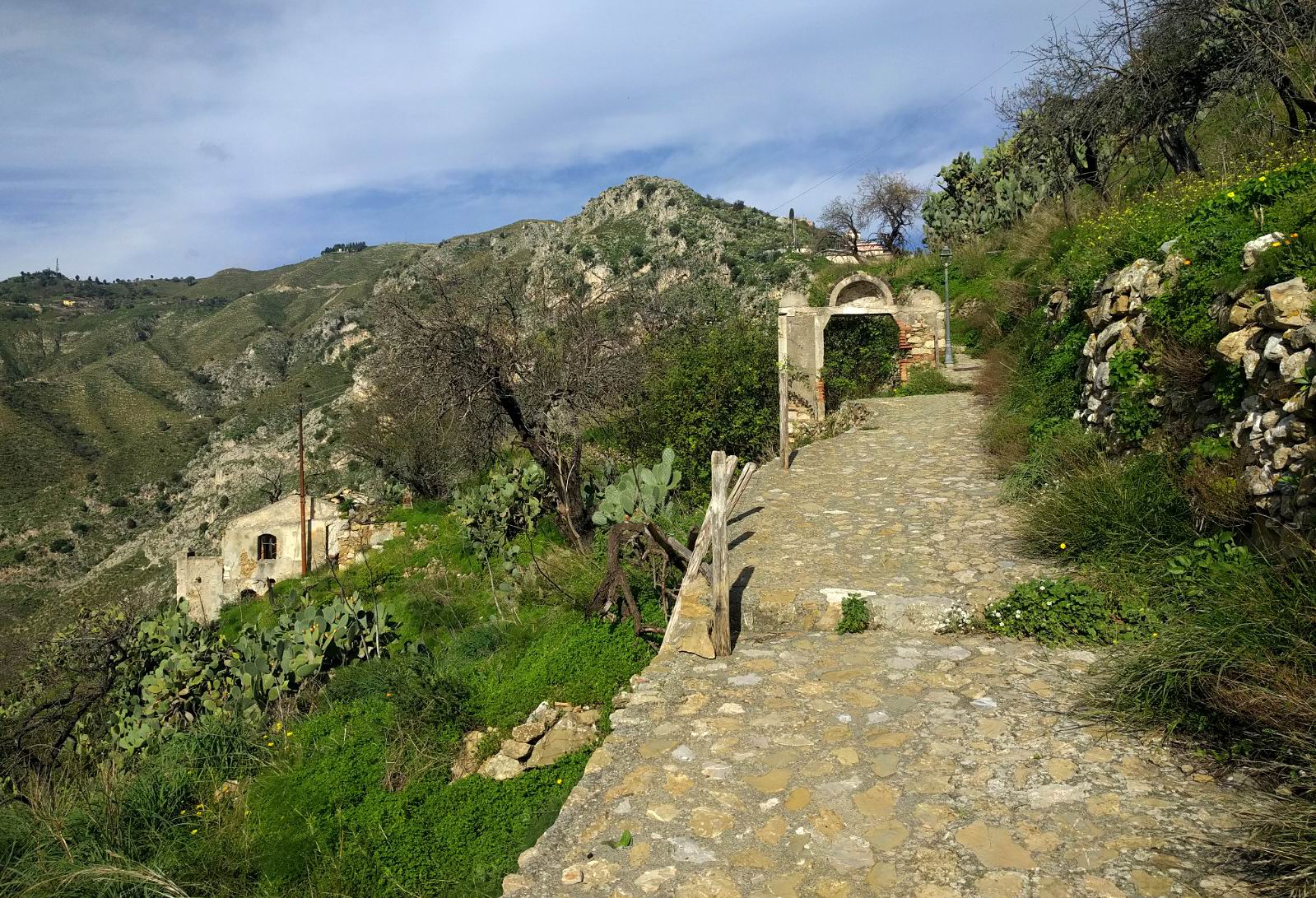 ruins-path-of-saracens.jpg