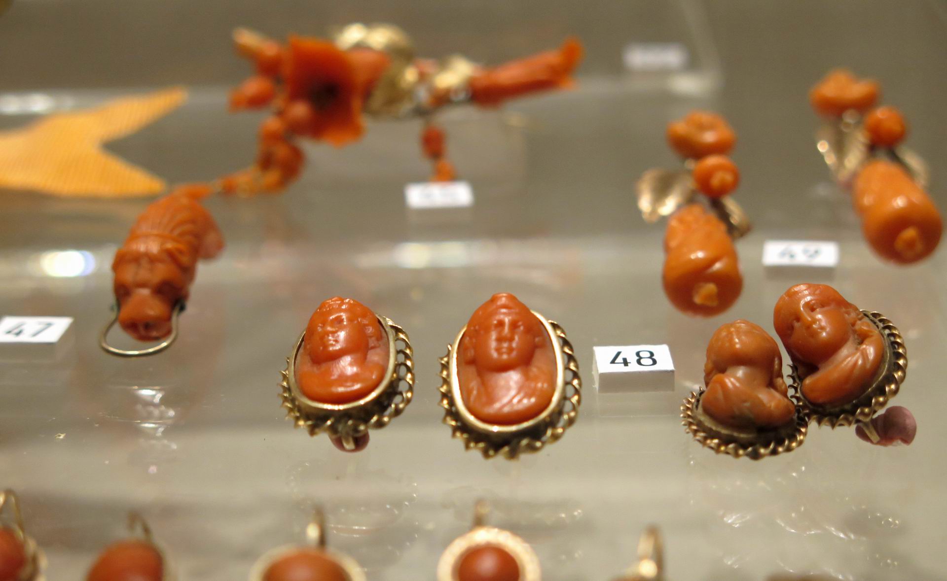 coral-and-gold-jewels-sciacca.jpg