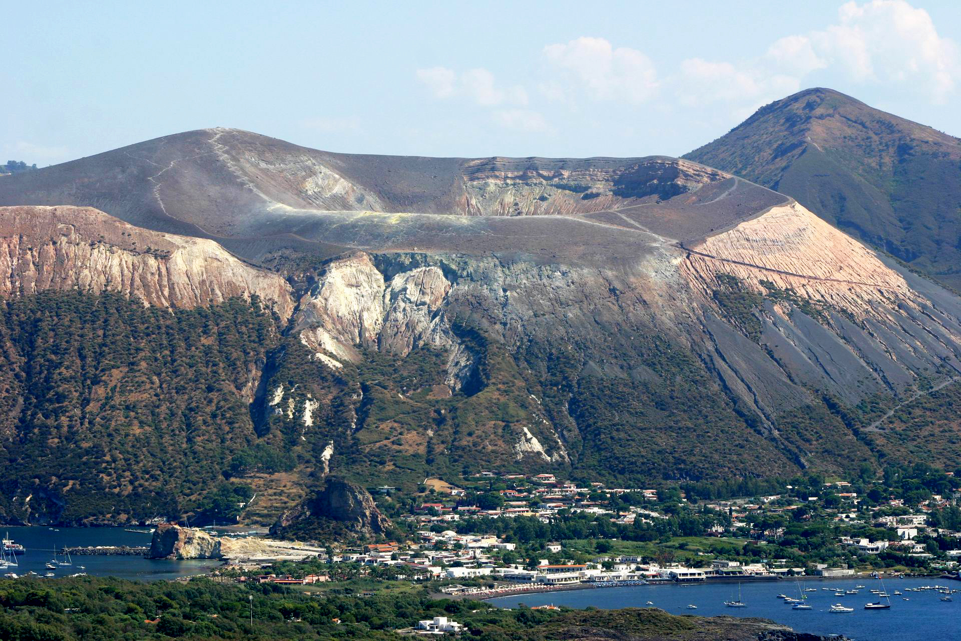 Vulcano-Cratere-volcano.jpg