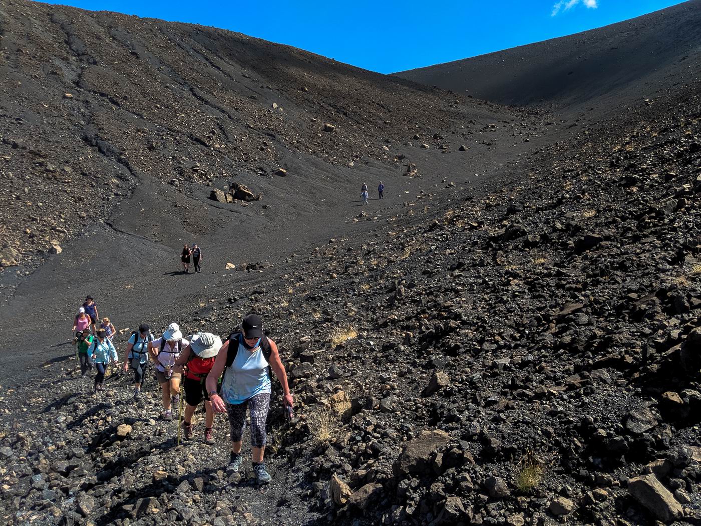hike-to-la-fossa-crater-vulcano.jpg