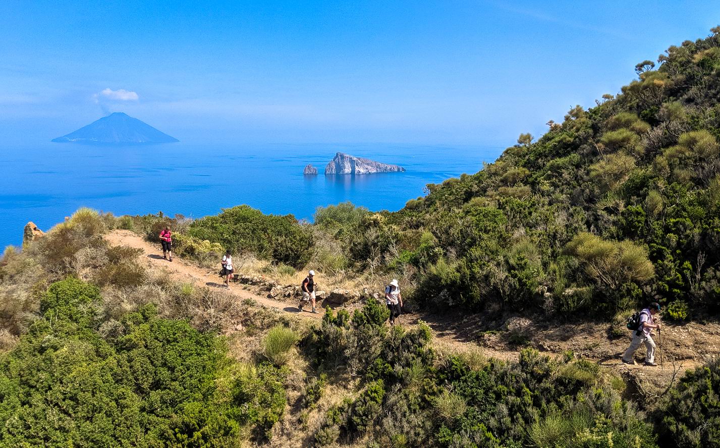 trekking-tour-panarea.jpg