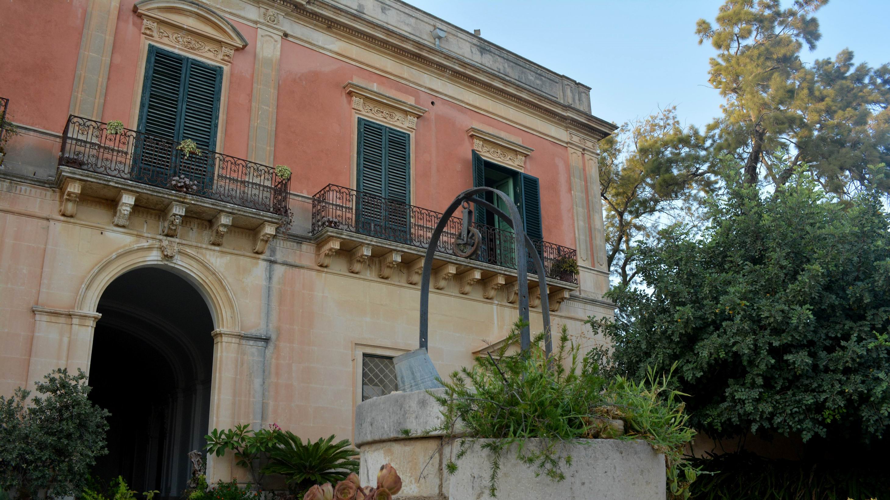 Sicily_Private_lunch_with_family_Noto.JPG