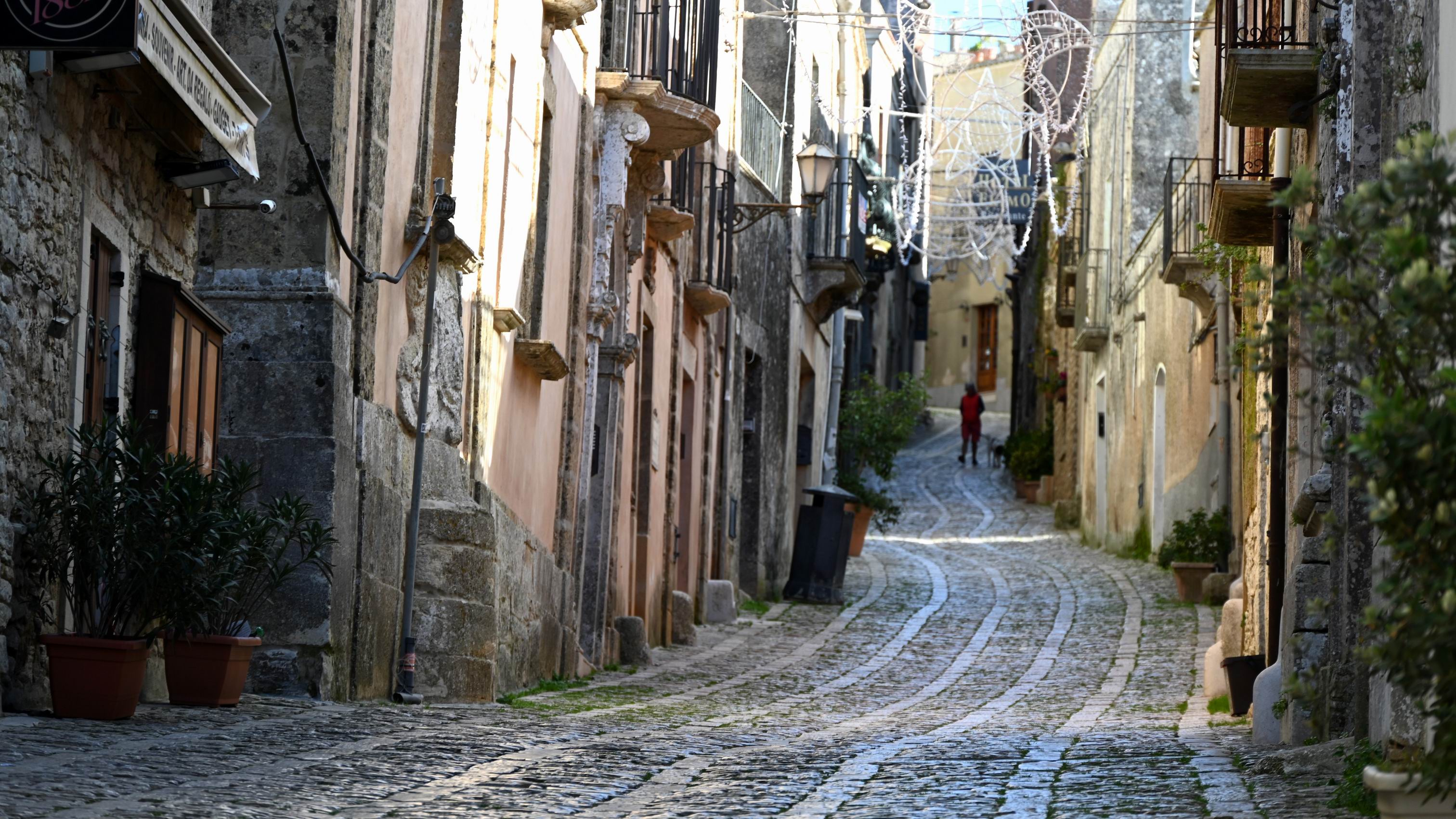 Private_Walking_Tour_Erice_with_workshops_visit.JPG