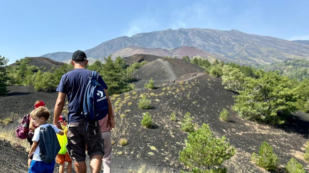 Family_Trekking_Tour_Etna.jpg