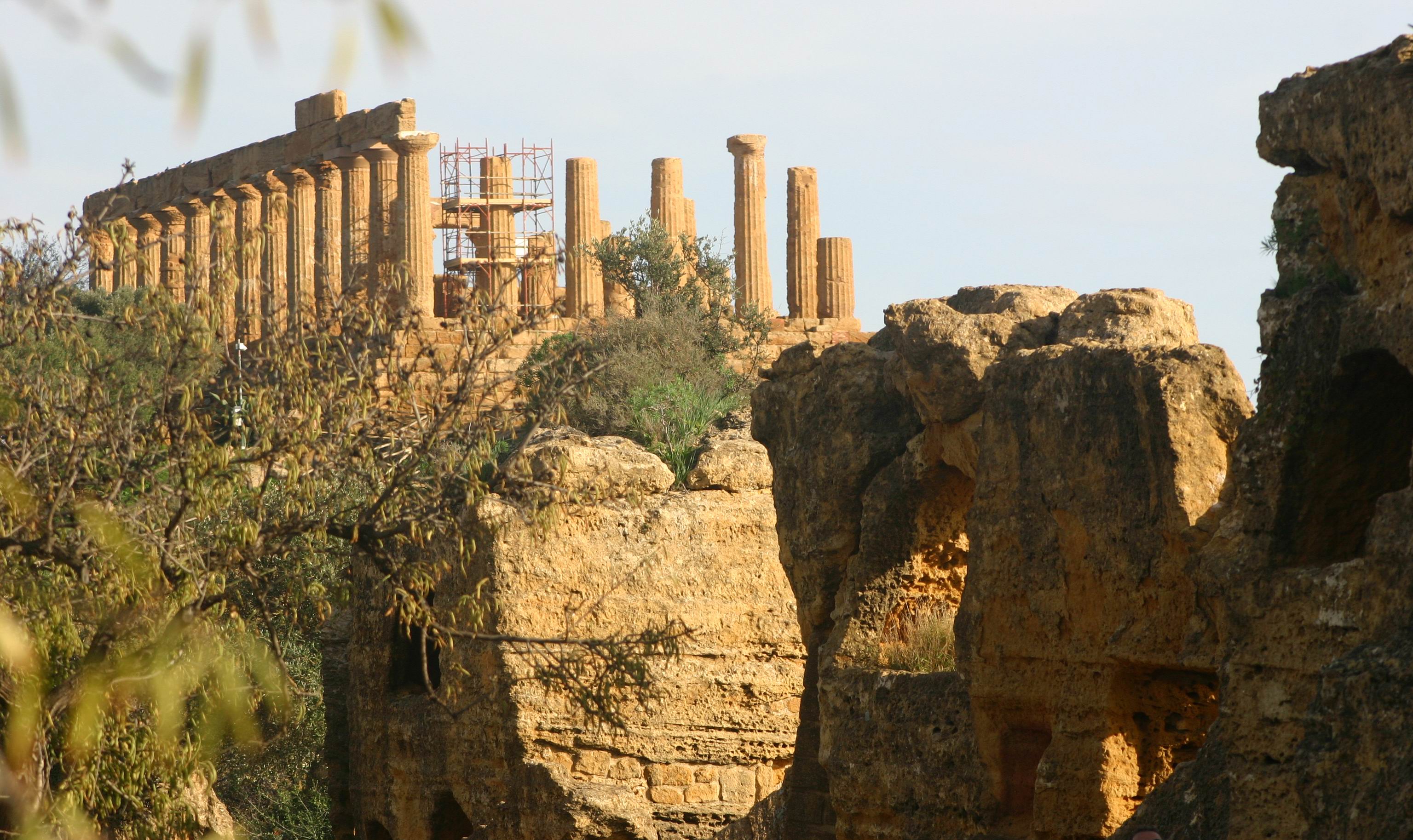 Agrigento_Private_Tour_with_Guide_Archaeologist.JPG