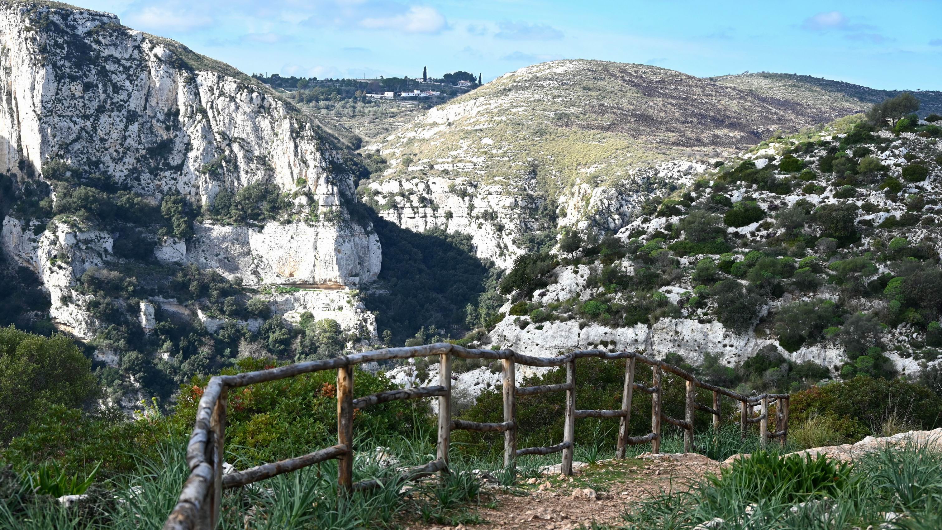 Hike_to_Cavagrande_del_Cassibile.JPG