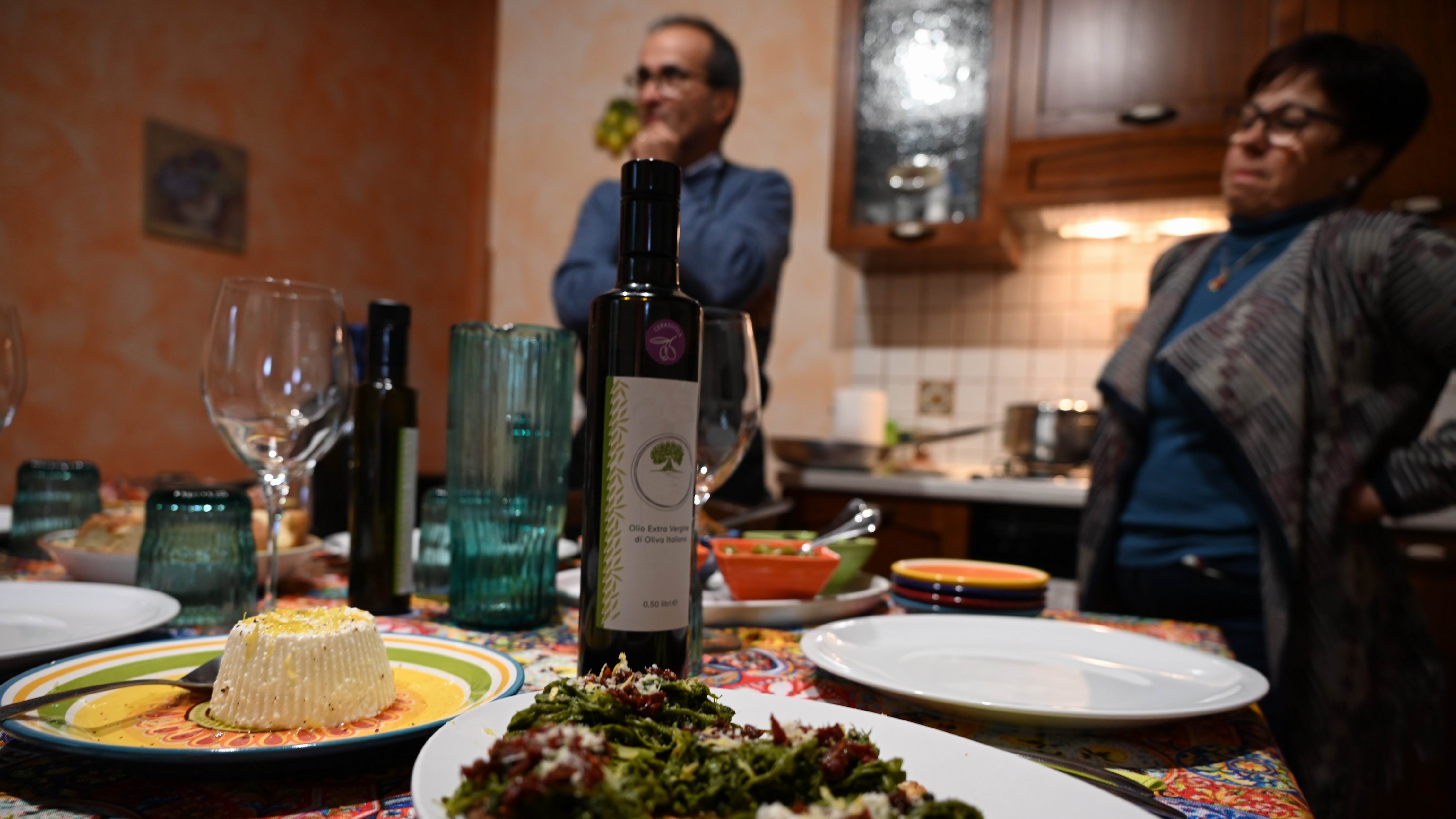 Home_lunch_with_oliveoil-producers_sicily.JPG