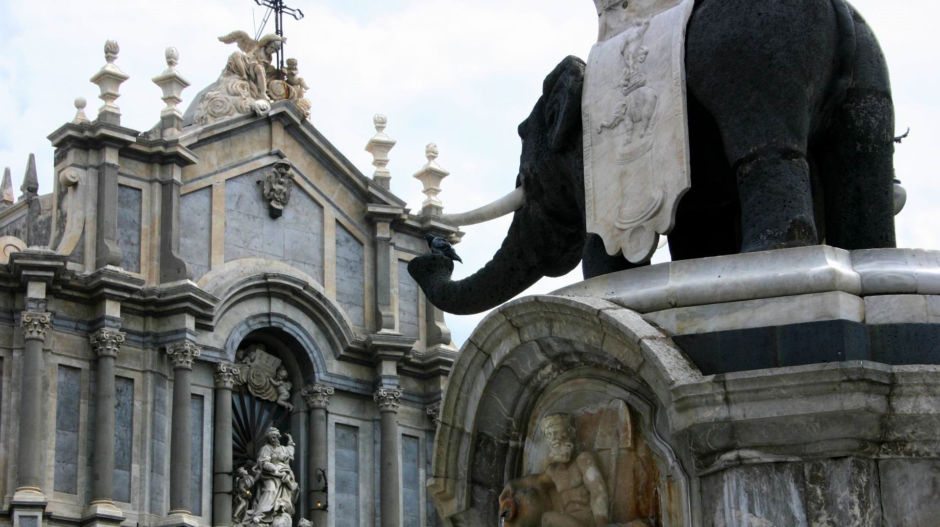 Catania_tour_Cathedral_2a.jpg