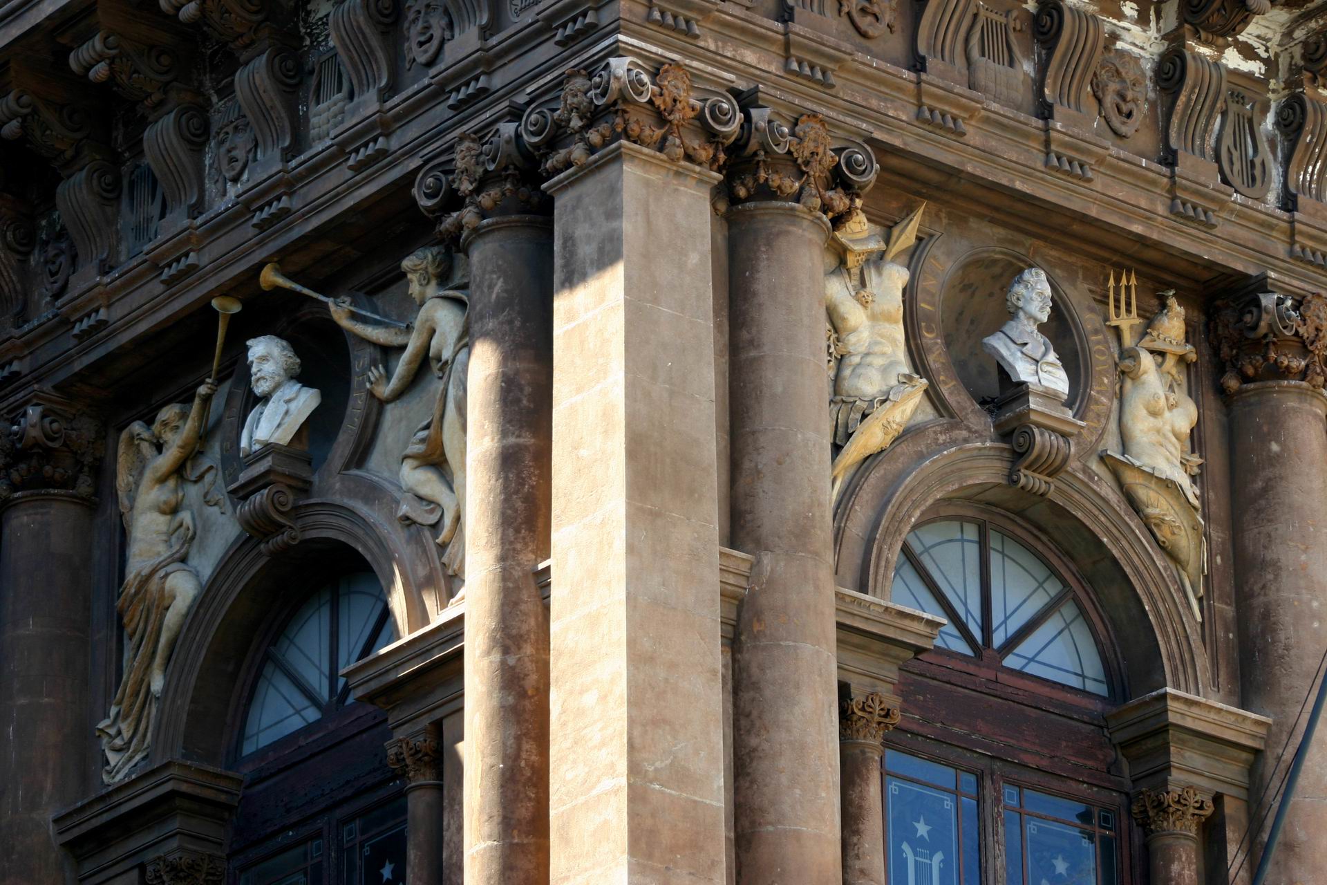 Catania_tour_Bellini_Theatre_2.JPG