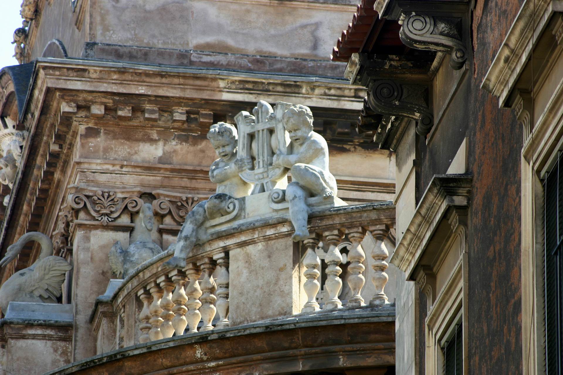 Catania_tour_Bellini_Theatre_3.JPG