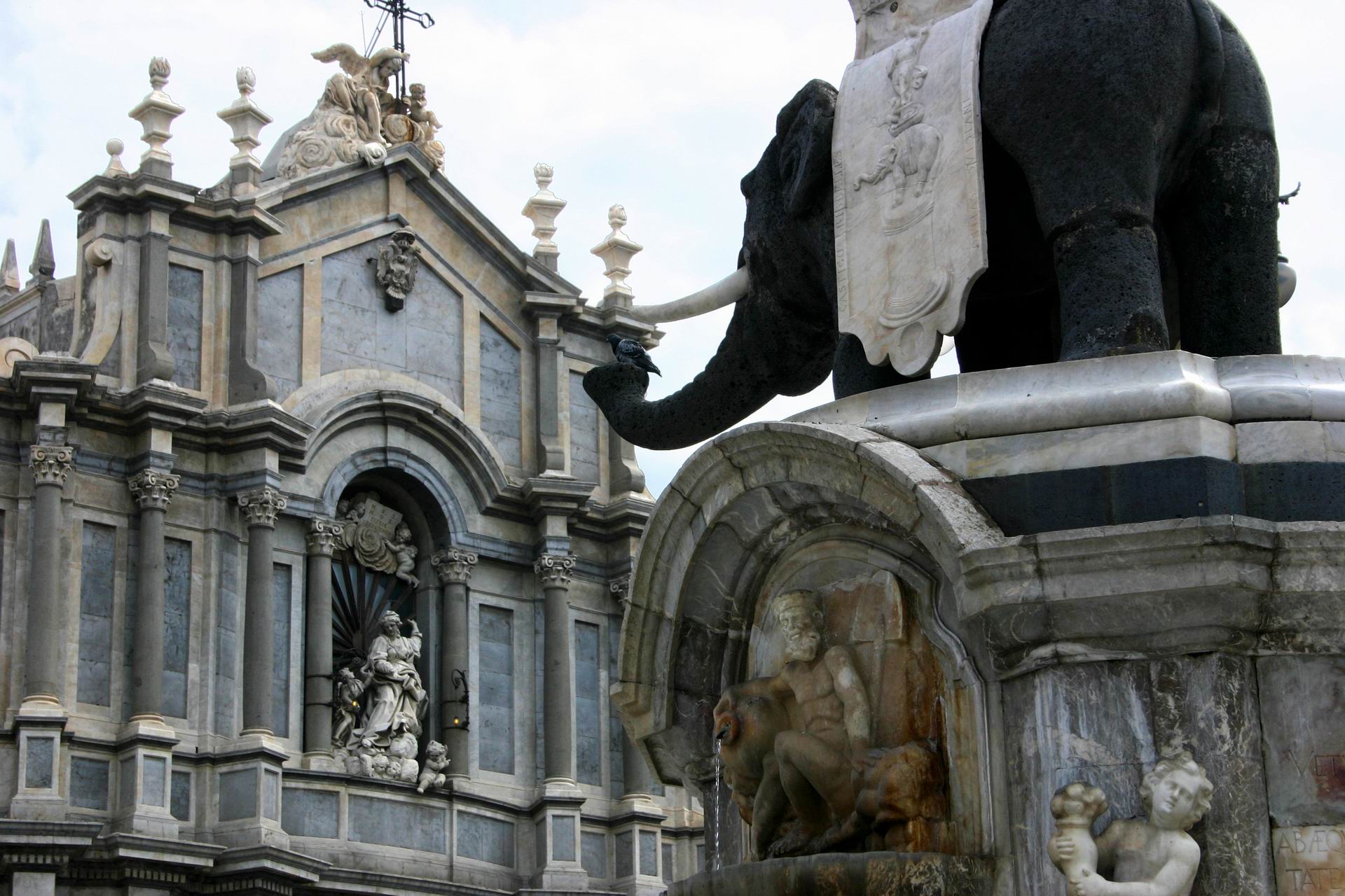 Catania_tour_Cathedral_2.JPG