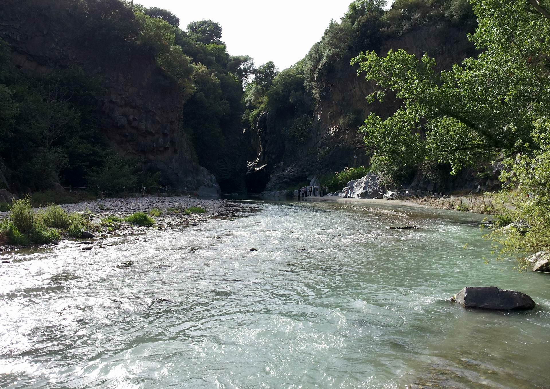 Alcantara_gorges_Trekking_Tour.jpg