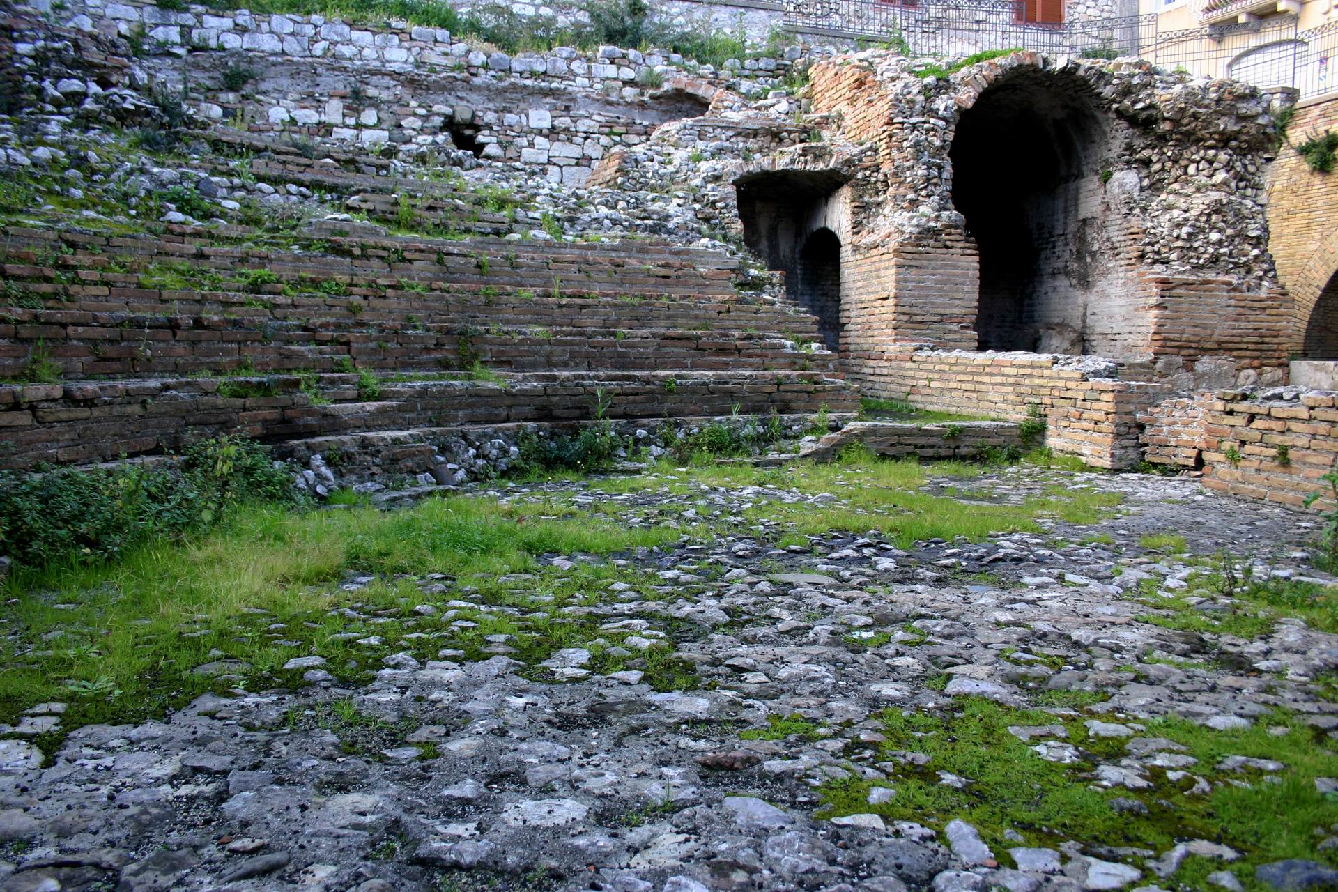 Taormina_odeion_1.JPG