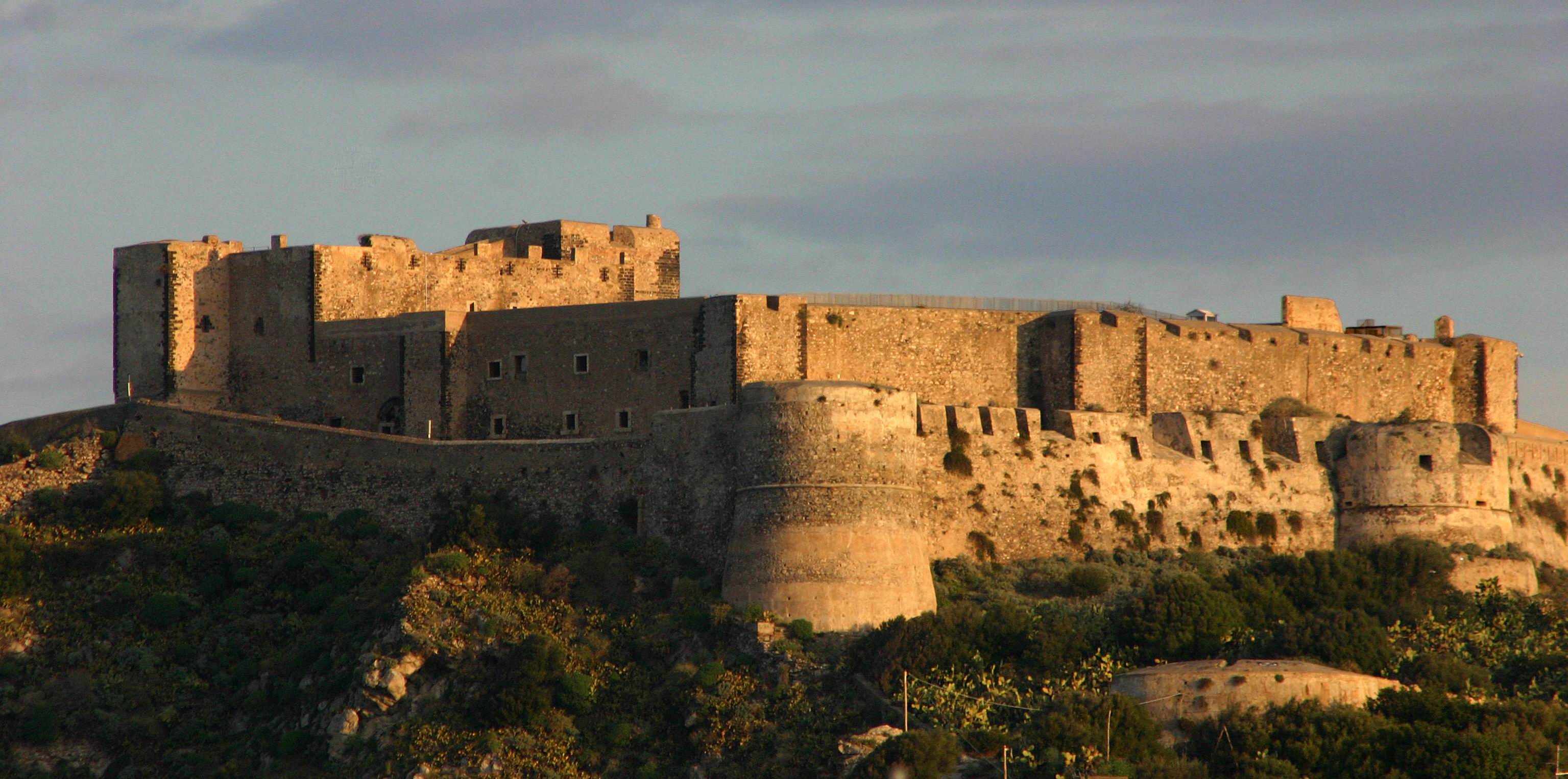 Milazzo_Castle_Guided_Tour.JPG