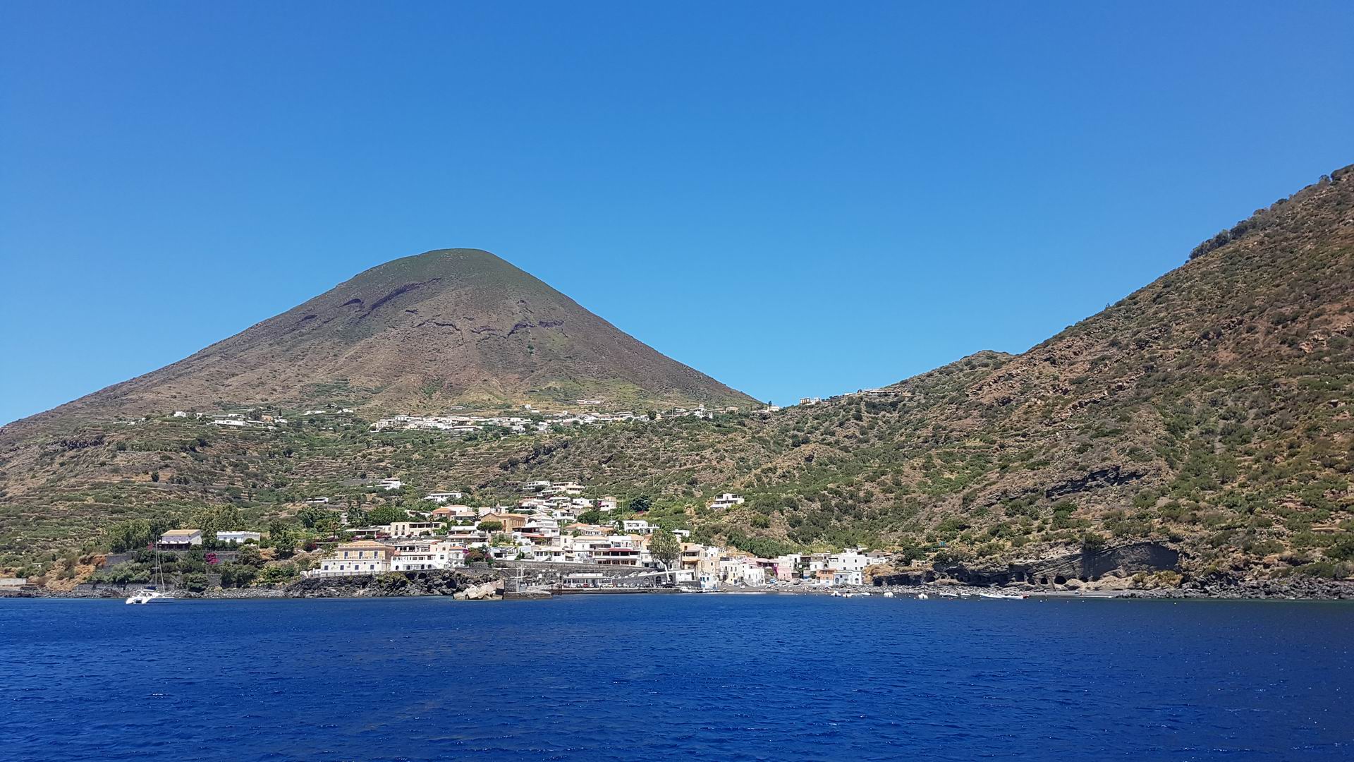 salina-aeolian-islands-volcano.jpg