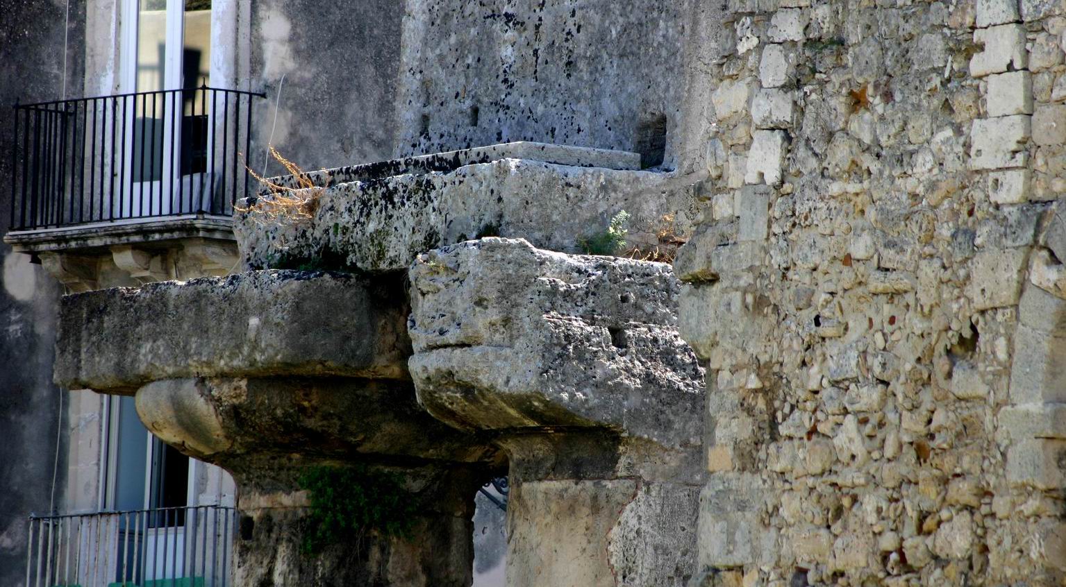 Temple_Apollo_Siracusa.JPG