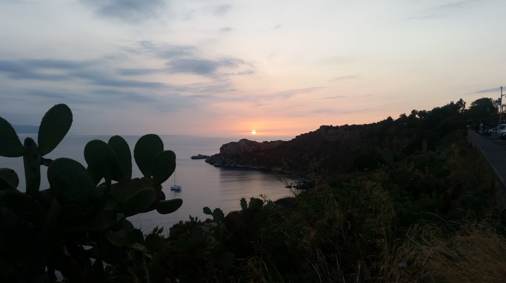 Get to the Aeolian Islands and stop in Milazzo… all its secrets!