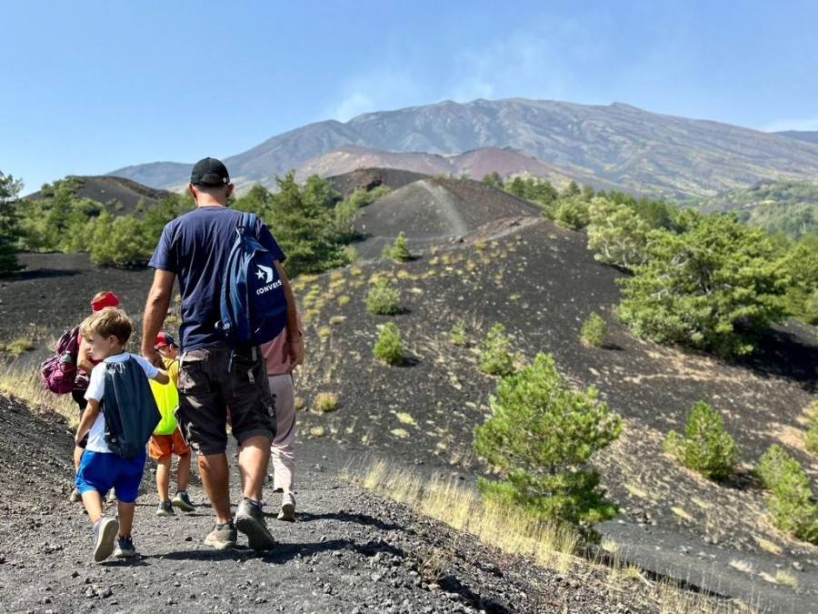 Etna family tour: alla scoperta del vulcano con i bambini