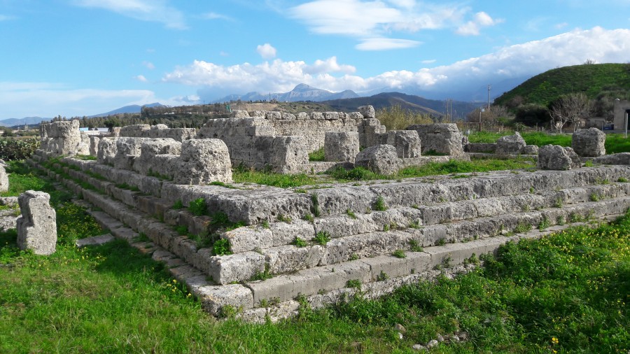 Solunto and Himera. An off the beaten archaeological track from the Phoenicians to the Greeks