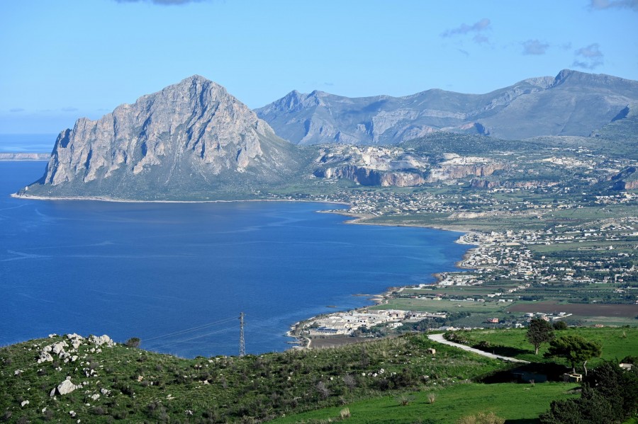 Trekking to Monte Cofano, a solitary giant between the sky and the sea
