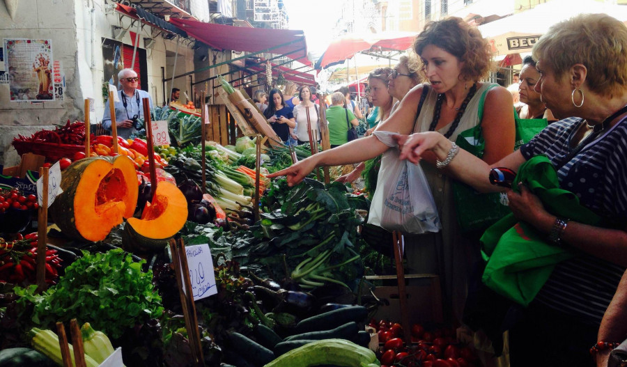 From the market to the kitchen: homemade and street food