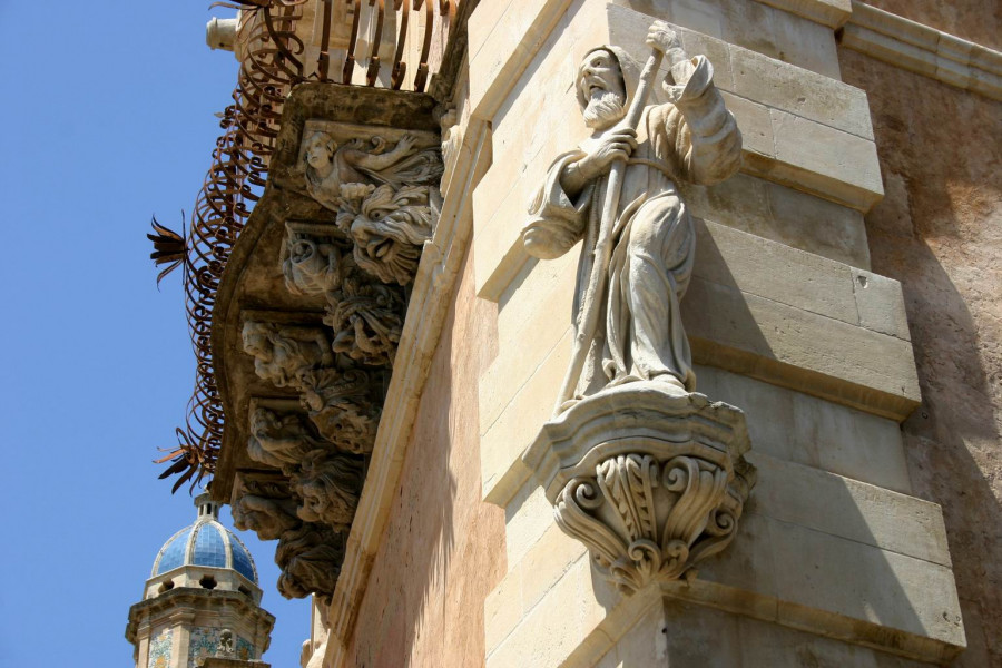Stories of Baroque stones in Ragusa Ibla. A walking tour through churches and palaces
