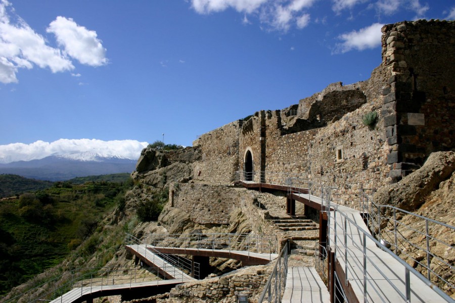 Between history and nature: Calatabiano and Alcantara Gorges