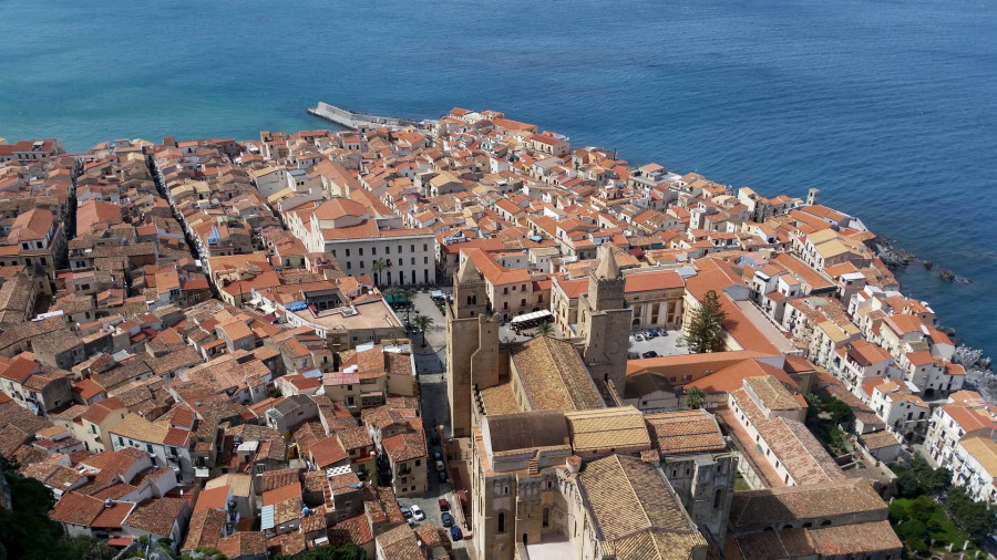 Cefalù. La perla arabo-normanna del Tirreno