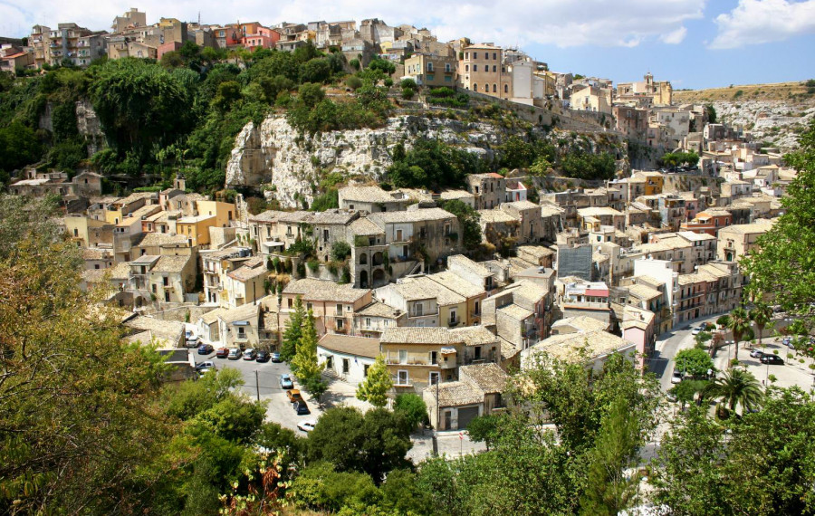 Trekking da Ragusa Superiore a Ibla attraverso la Vallata Santa Domenica