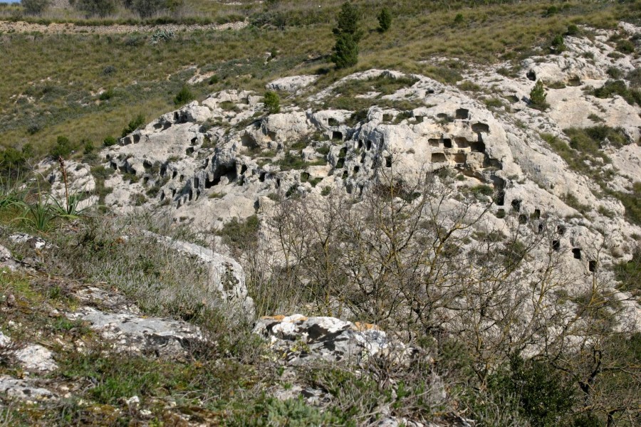 In the core of Sicily. Calascibetta, Realmese Necropolis and the Canalotto valley